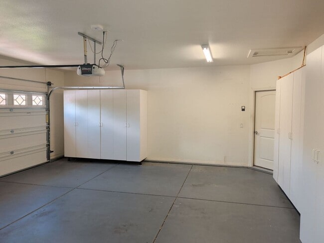 Building Photo - Gorgeous 3 Bedroom Home in SunRiver 55+ Community!