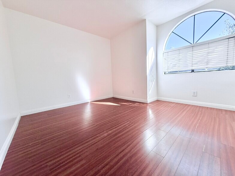 Building Photo - 13825 Beaver St