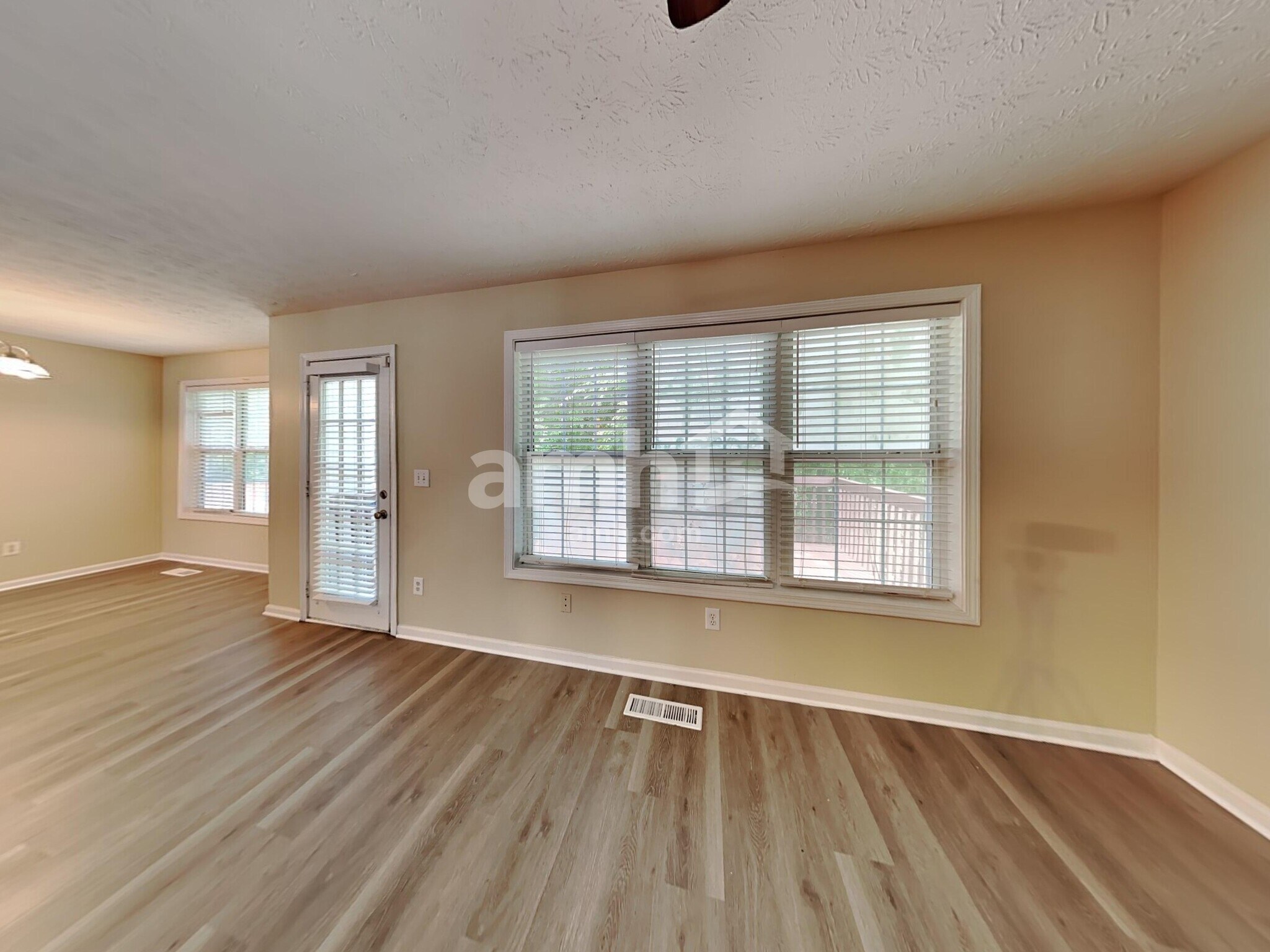 Building Photo - 881 Simon Park Cir