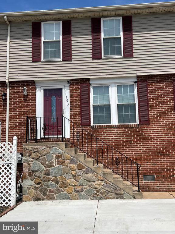 Primary Photo - 1103 Davis St
