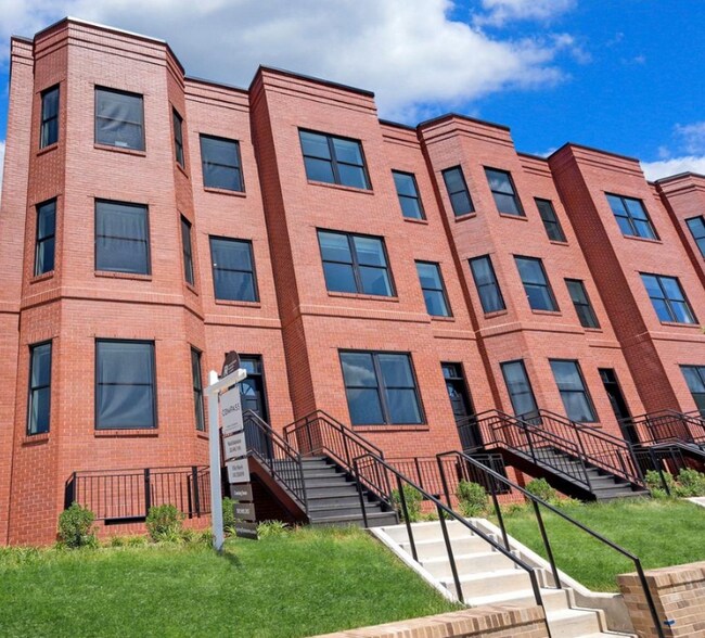 Building Photo - 1023 Spring Rd NW