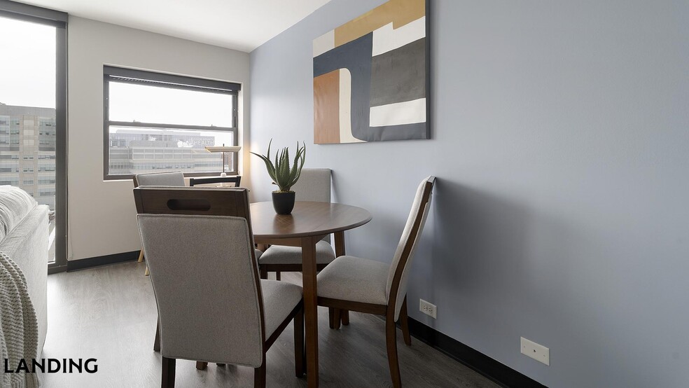 Building Photo - 1922 W Ogden Ave