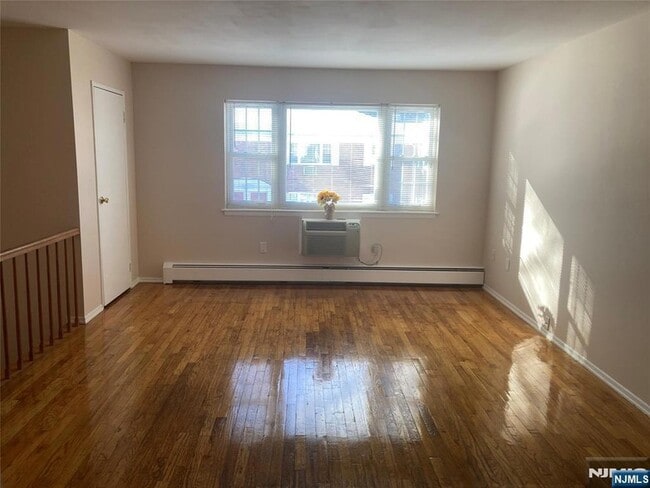 Building Photo - 1251 Valley Rd