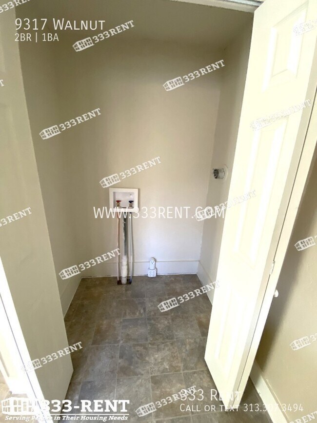 Building Photo - 9317 Walnut-