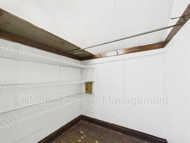 Building Photo - 120 E Hall St