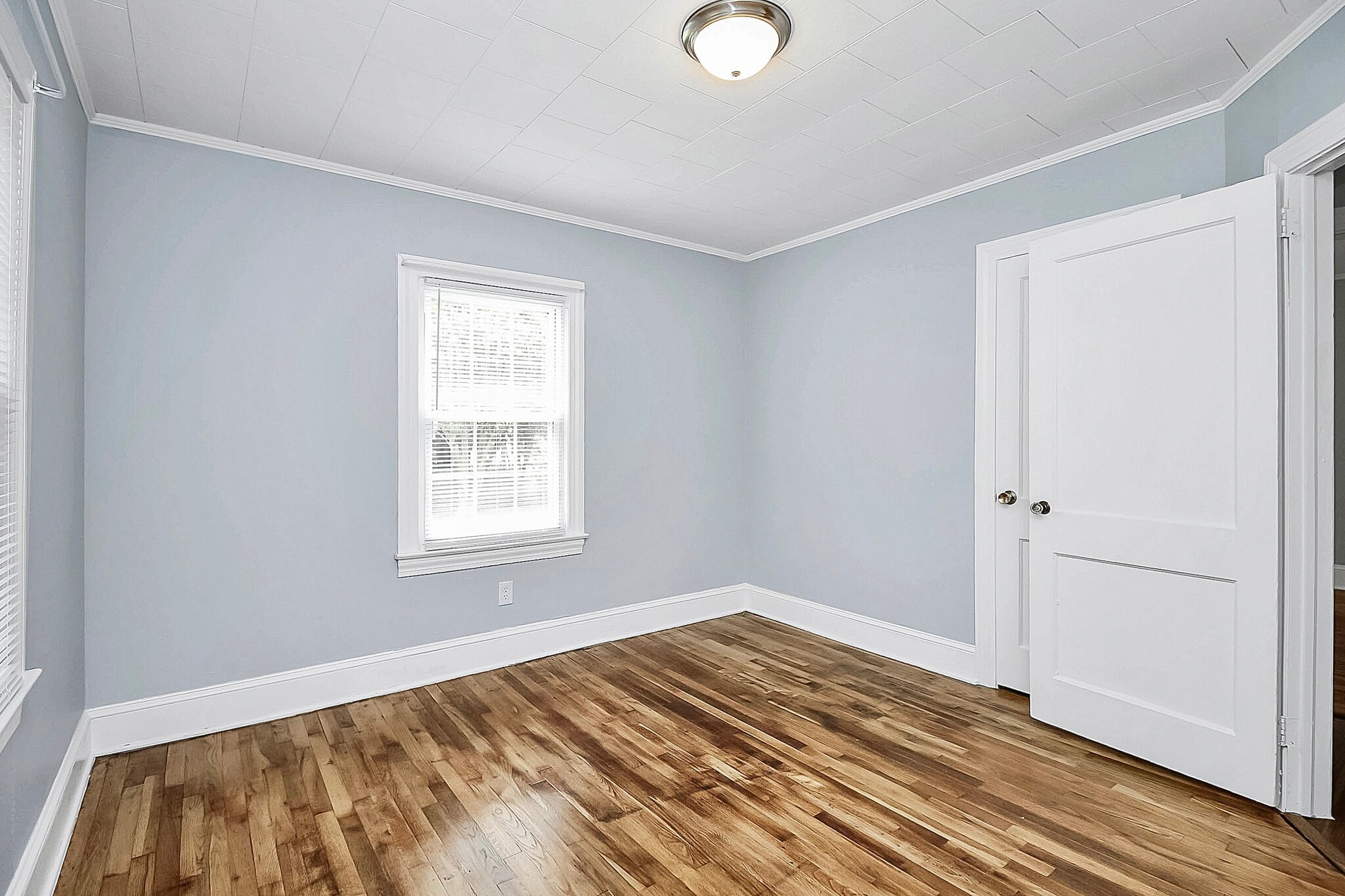 Bedroom 2 - 616 E Iredell Ave