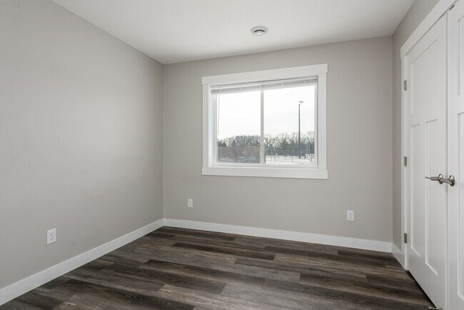 Building Photo - 102 7th Ave NW