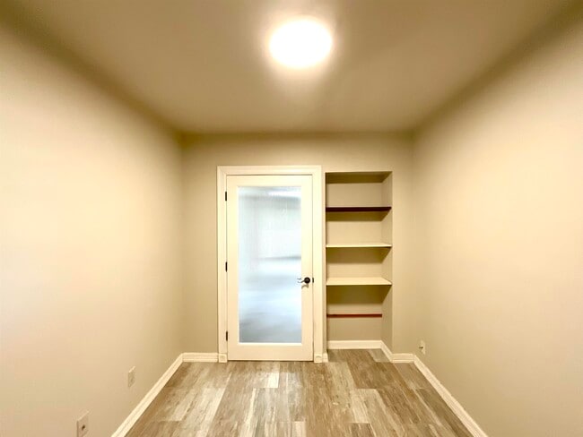 Building Photo - 5303 Shady Oak Cir