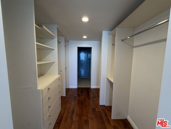 Building Photo - 2222 Ave of the Stars