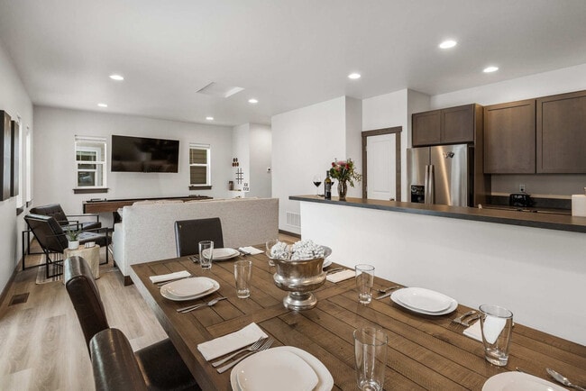 Building Photo - 2942 W Babcock St