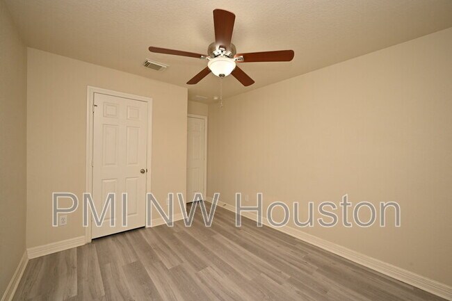 Building Photo - 1506 York Creek Dr