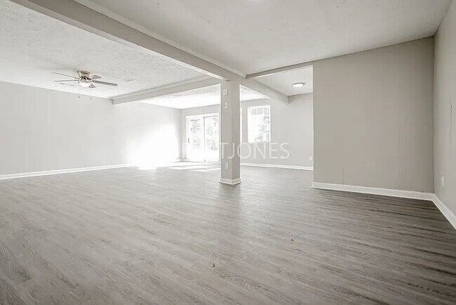 Building Photo - 134 Sycamore Ct