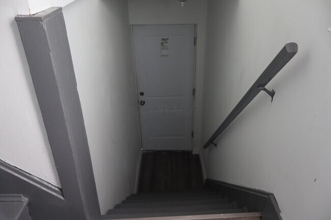 Building Photo - 2233 Groveport Rd