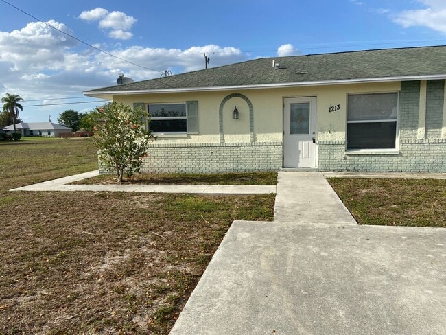 Primary Photo - 2 Bedrooms 1 Bath Duplex