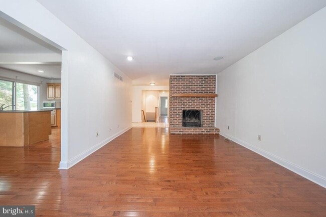 Building Photo - 301 Hanover Ct