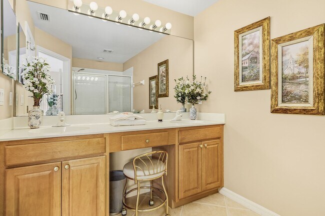 Building Photo - 8381 Village Edge Cir