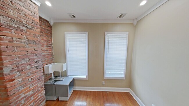 Building Photo - 122 N 53rd St