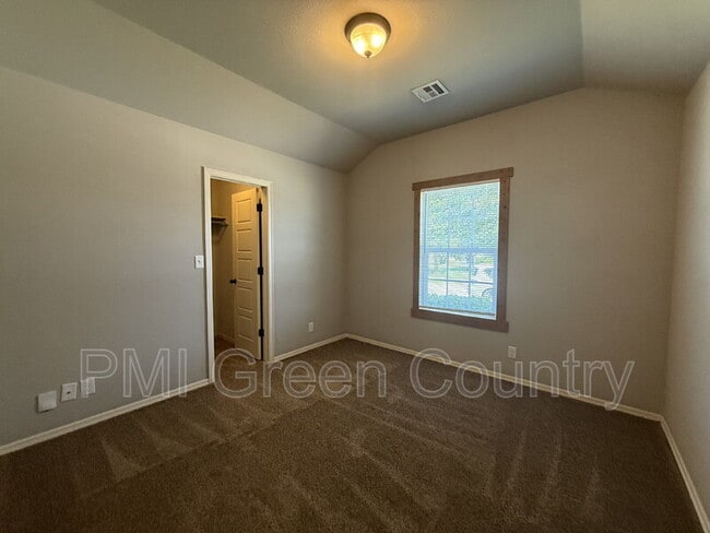 Building Photo - 3903 W 105th St S