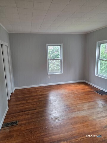Building Photo - 304 Hillside Ave