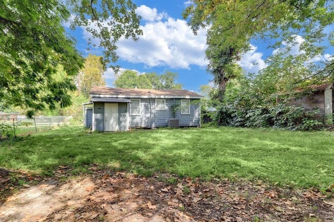 Building Photo - 7438 Bywood St