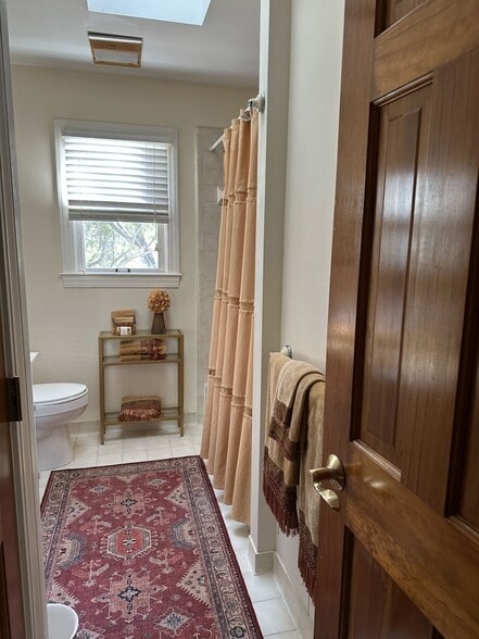 Guest Bath - 927 blue crab way