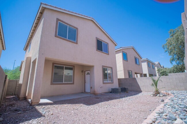 Building Photo - Wonderfully fully renovated, 2-story property