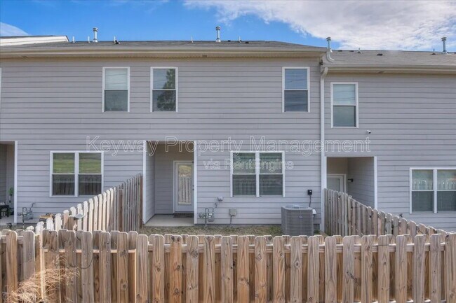 Building Photo - 930 Quaint Parish Cir