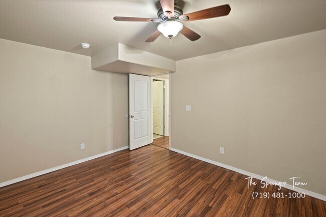 Building Photo - SPACIOUS SIX (6!!!) BD HOME IN LORSON RANC...