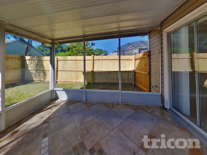 Building Photo - 1627 Chatham Cir