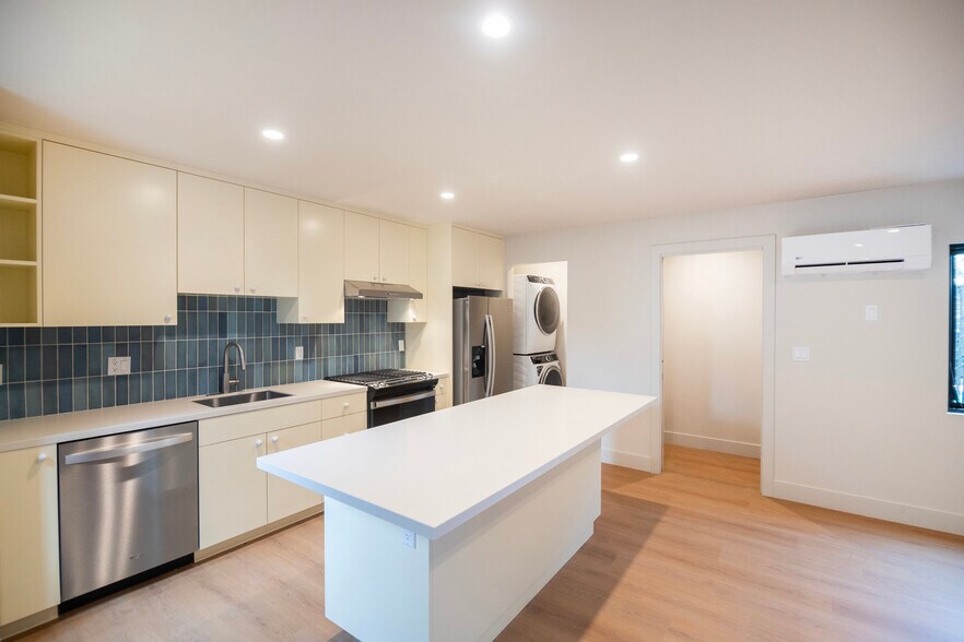 Building Photo - 4541 1/2 Melbourne Ave