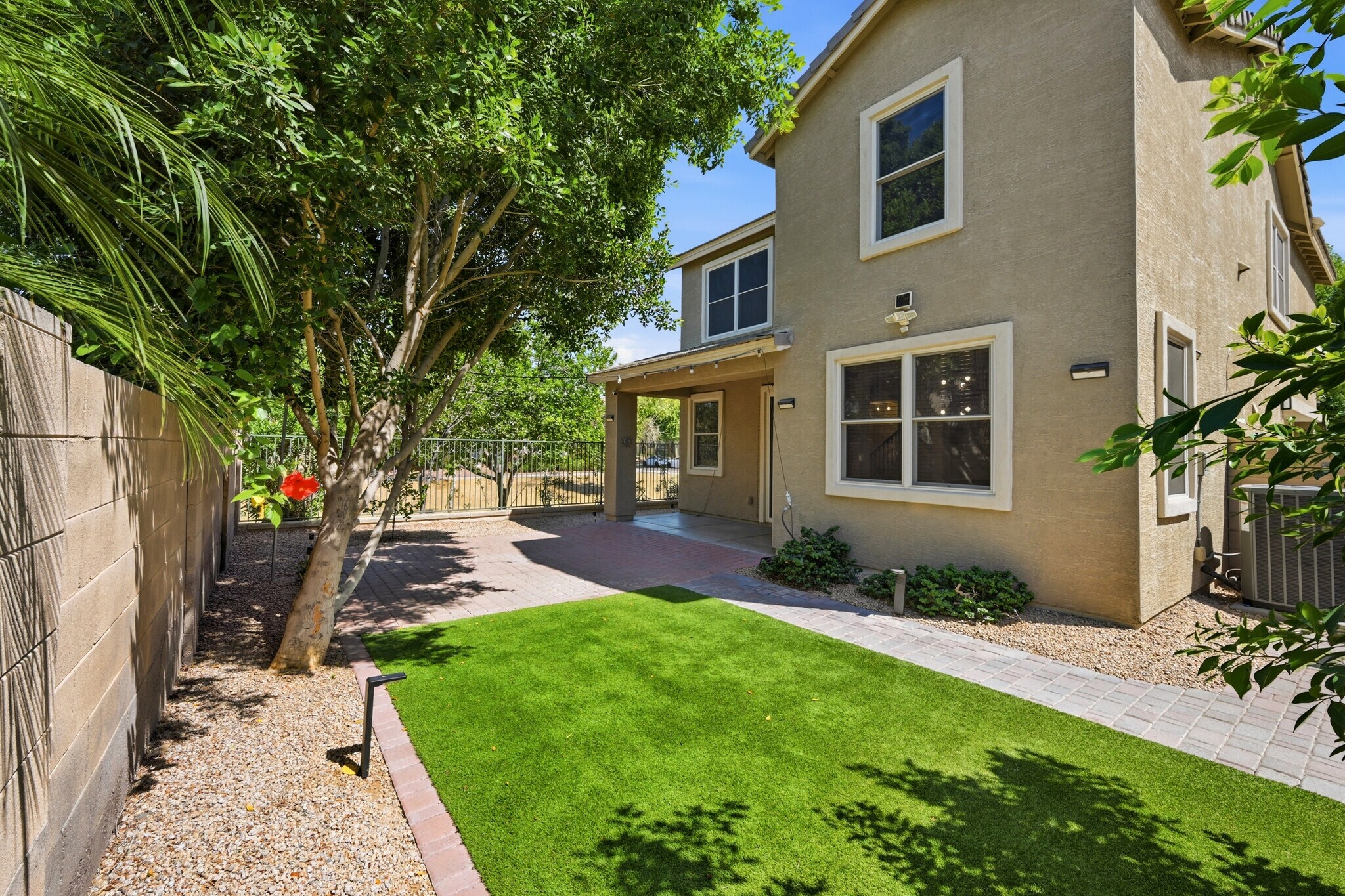 Building Photo - 2250 E Wayland Dr