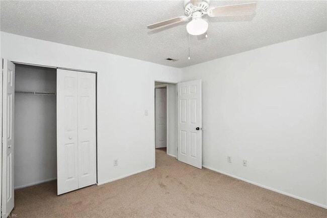 Building Photo - Charming Top-Floor Condo in the Heart of Virginia Beach