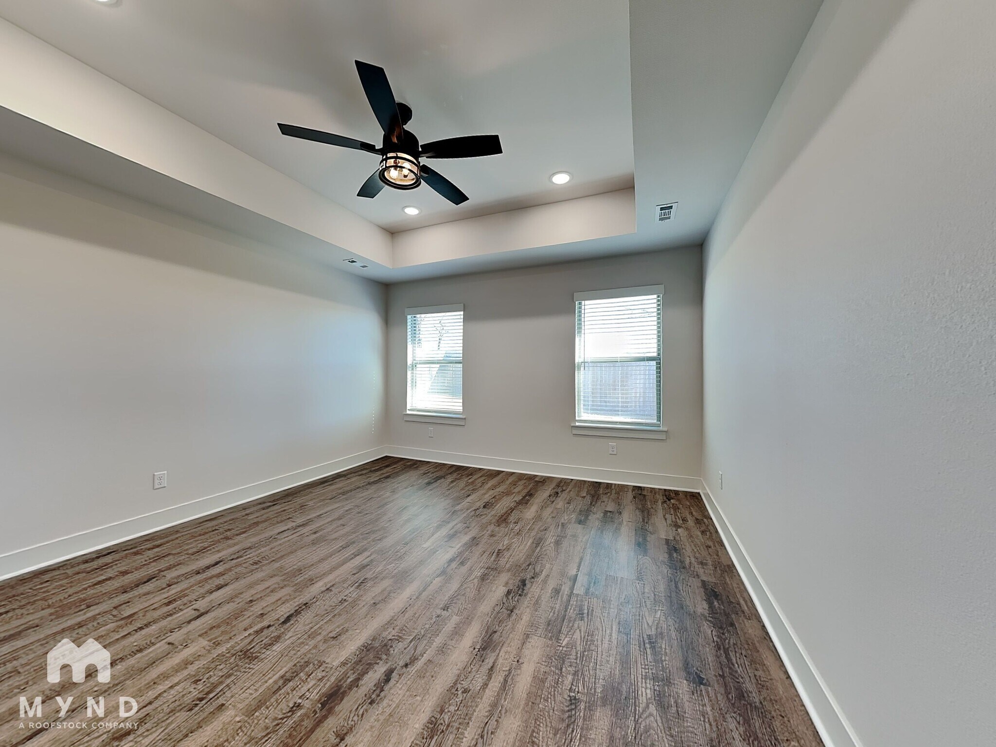 Building Photo - 1402 Love Ln