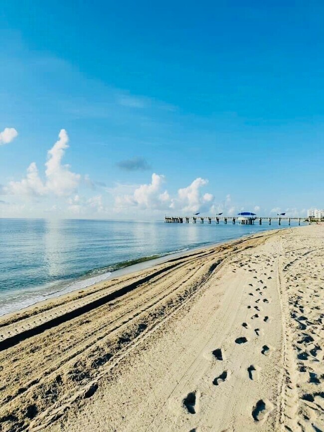 Building Photo - 405 N Ocean Blvd