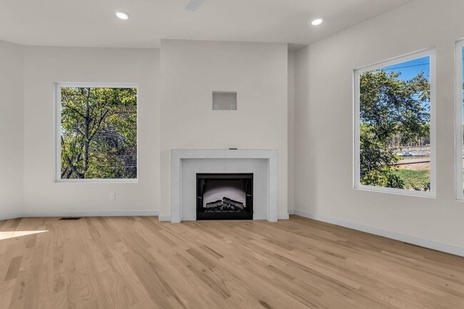 Building Photo - Amazing New Construction North Nashville!