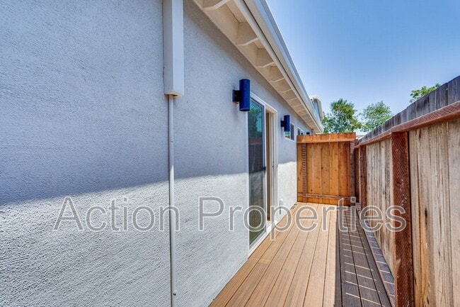 Building Photo - 370 Camille Ct