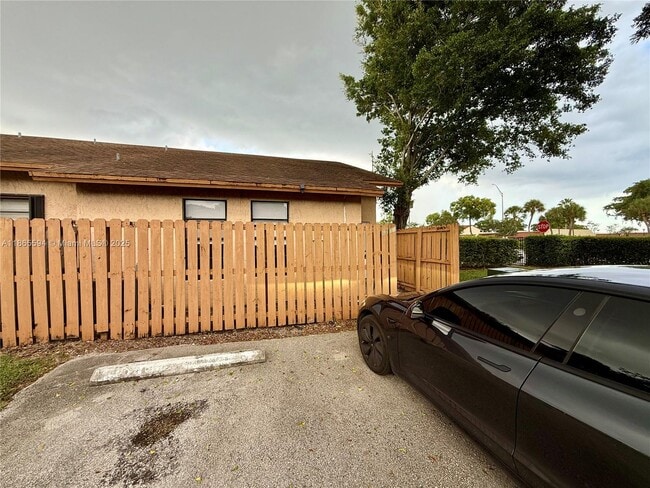 Primary Photo - 6703 NW 192nd Terrace