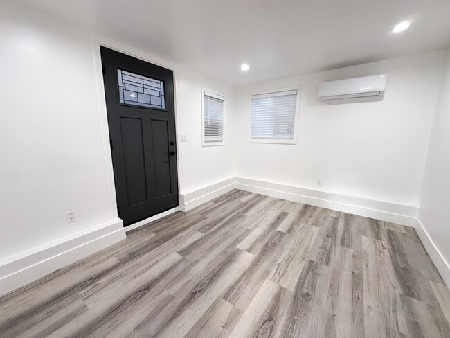 Building Photo - 514 1/2-3022 W 21st St