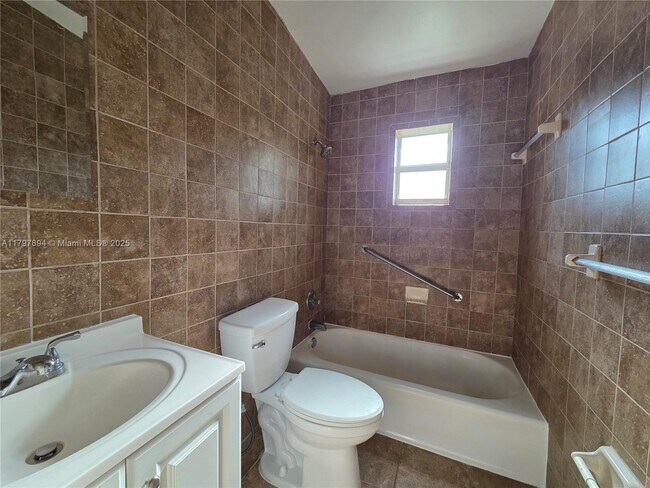 Building Photo - 3464 Frow Ave