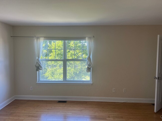 Building Photo - Carriage Style Townhome Now Available in W...