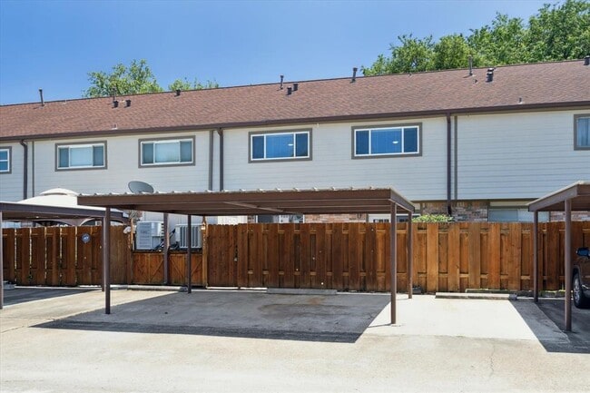Building Photo - 2315 Triway Ln