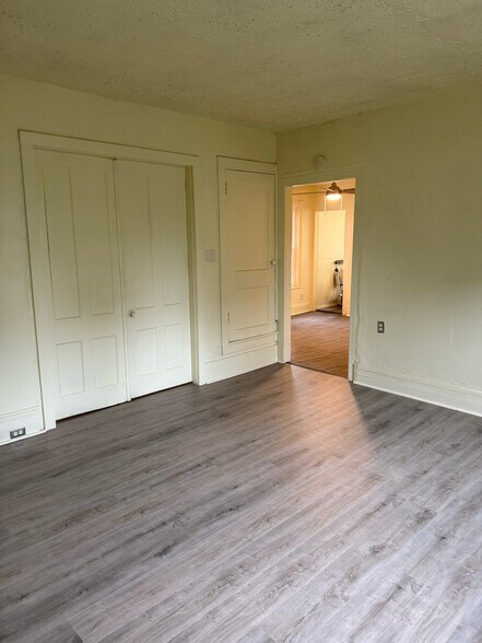 Building Photo - 102 S Balch St