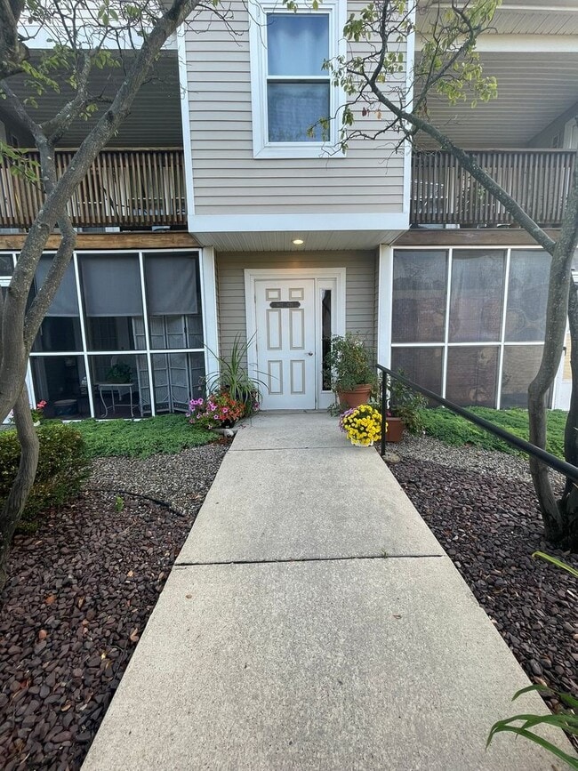 Building Photo - Fully Furnished & Move-In Ready Condo – Pr...