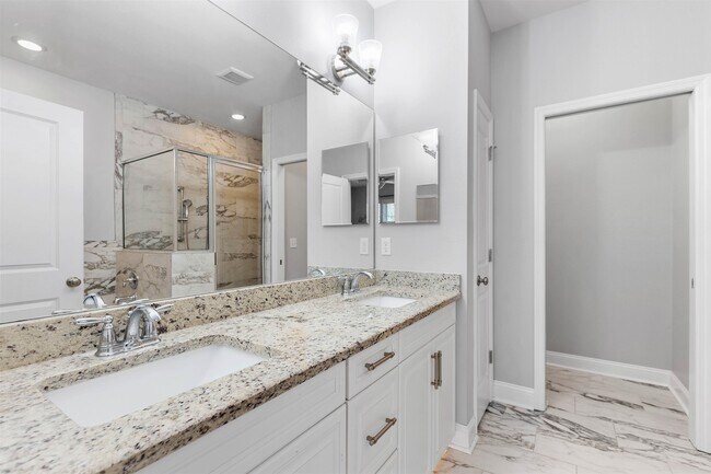 Building Photo - 8756 Glen Oak Trail