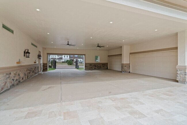 Building Photo - 2102 Countryshire Ln
