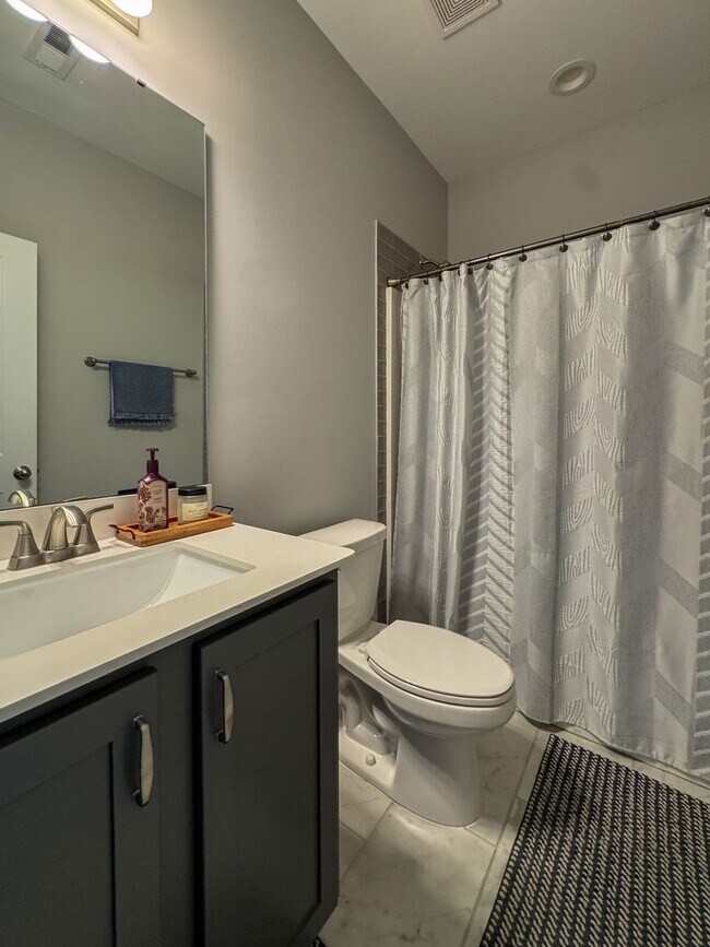 Building Photo - Spacious 4 Bed 3 Bed Home in Pine Forest School District
