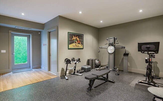 Building Photo - 55 Floyd St