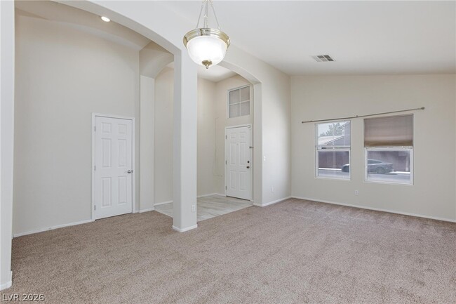 Building Photo - 2598 Highland Cliff Dr