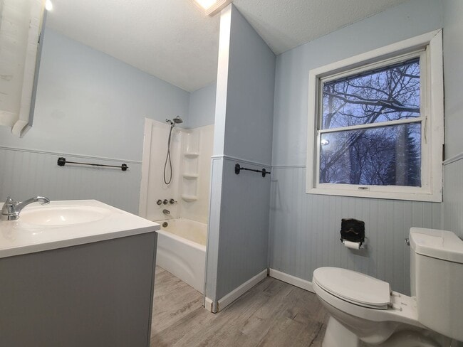 Building Photo - Spacious 5-bedroom, 2-bathroom home in Baroda