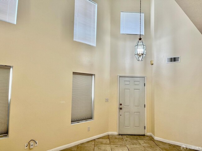Building Photo - 1713 Crater Peak Way